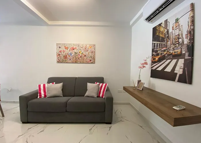 R2 Double Room Msida, In Share Flat